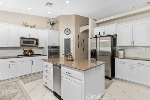 Detail Gallery Image 12 of 52 For 3009 Shadid, Colton,  CA 92324 - 5 Beds | 3/1 Baths