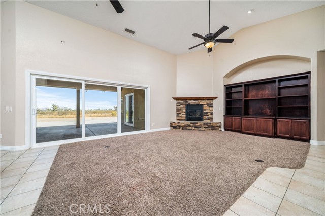 Detail Gallery Image 12 of 62 For 13325 Smith Rd, Phelan,  CA 92371 - 4 Beds | 2/1 Baths