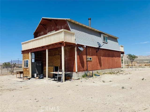 11690 Camp Rock Rd, Lucerne Valley CA: https://media.crmls.org/medias/0f464ee9-e508-4e57-9c8a-d1052b514178.jpg