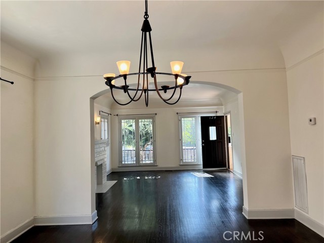122 S Westmoreland Ave, Los Angeles CA: https://media.crmls.org/medias/0f465bed-d7f9-4325-9da9-5ab3ae309556.jpg