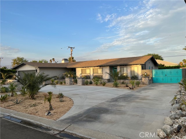 Detail Gallery Image 2 of 46 For 2890 N Biskra Rd, Palm Springs,  CA 92262 - 4 Beds | 3 Baths