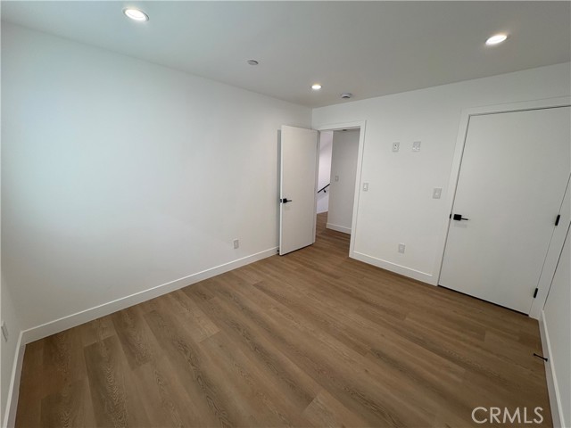 Detail Gallery Image 11 of 21 For 14165 Calvert St, Van Nuys,  CA 91401 - 4 Beds | 4 Baths