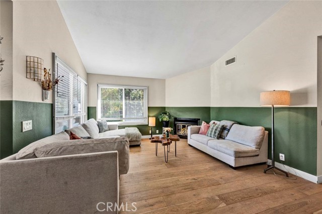 Detail Gallery Image 3 of 21 For 429 Deerfield, Irvine,  CA 92606 - 2 Beds | 1 Baths