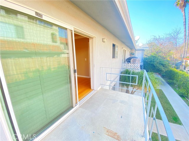 Detail Gallery Image 5 of 16 For 418 E Harvard Rd #F,  Burbank,  CA 91501 - 2 Beds | 1 Baths