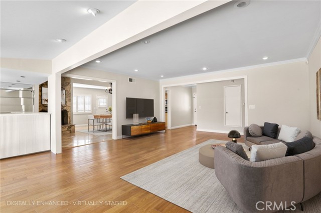 Detail Gallery Image 8 of 40 For 22841 Mariano St, Woodland Hills,  CA 91367 - 3 Beds | 3 Baths