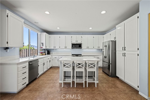 Detail Gallery Image 14 of 68 For 31205 Cherry Dr, Castaic,  CA 91384 - 5 Beds | 3 Baths