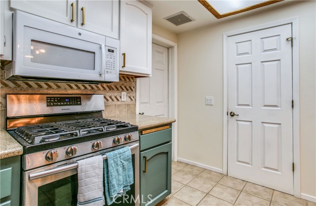 Detail Gallery Image 16 of 36 For 57442 Saint Marys Dr, Yucca Valley,  CA 92284 - 2 Beds | 2 Baths