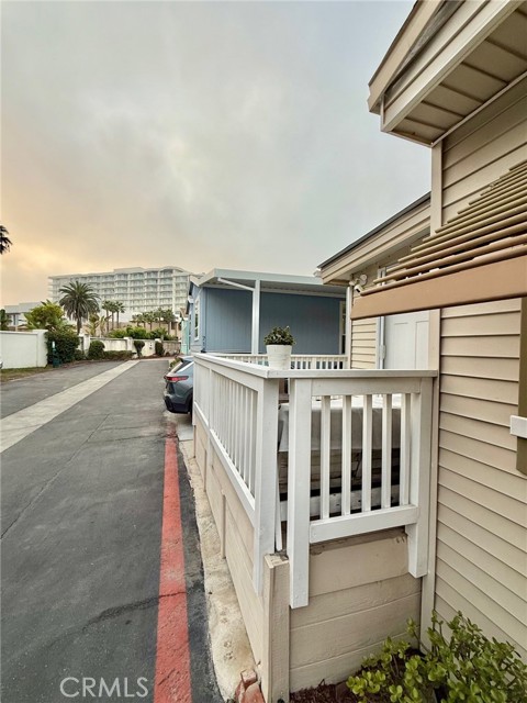 Detail Gallery Image 3 of 12 For 80 Huntington Street #712,  Huntington Beach,  CA 92646 - 2 Beds | 1 Baths