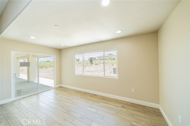Detail Gallery Image 13 of 52 For 1525 Smoke Tree Rd, Pinon Hills,  CA 92372 - 4 Beds | 2 Baths