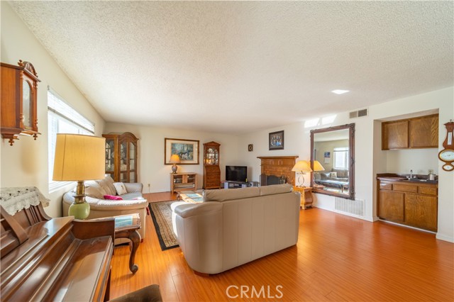 Detail Gallery Image 6 of 33 For 1344 5th St #16,  Glendale,  CA 91201 - 3 Beds | 2 Baths