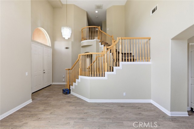 Detail Gallery Image 4 of 52 For 7325 Round Hill Dr, Lancaster,  CA 93536 - 5 Beds | 3 Baths