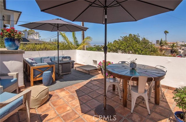 1236 3rd Street, Hermosa Beach, California 90254, 2 Bedrooms Bedrooms, ,2 BathroomsBathrooms,Residential,Sold,3rd,SB22195977