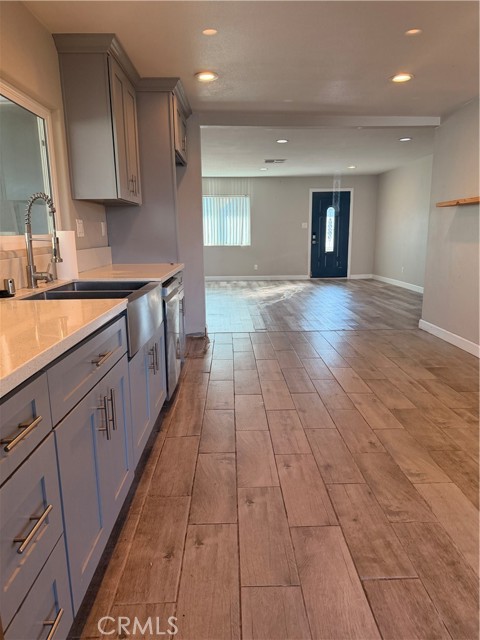 Detail Gallery Image 12 of 33 For 18631 Warren, Tustin,  CA 92780 - 2 Beds | 2 Baths