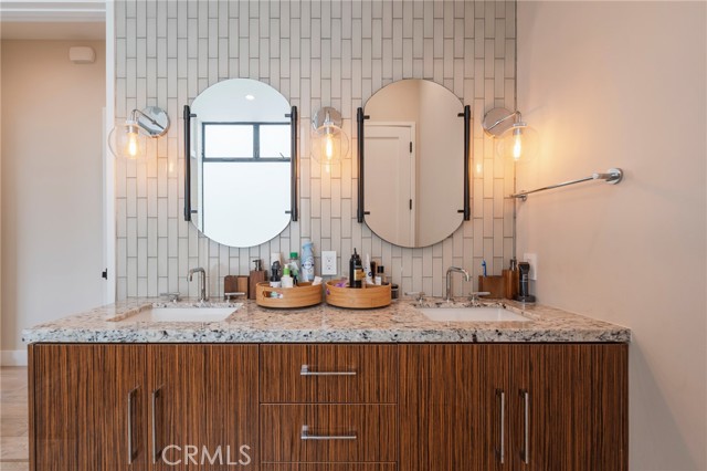 Detail Gallery Image 18 of 37 For 468 30th St, Manhattan Beach,  CA 90266 - 5 Beds | 5/1 Baths