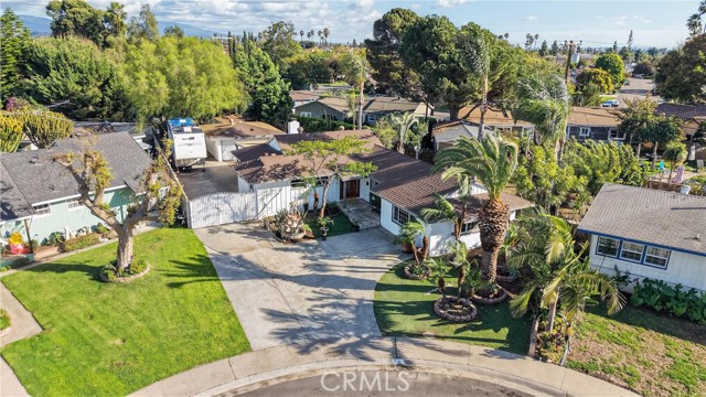 Detail Gallery Image 4 of 39 For 400 N Peach Knl, Anaheim,  CA 92805 - 4 Beds | 2 Baths