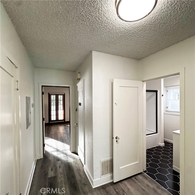Detail Gallery Image 14 of 26 For 3152 Lime St, Riverside,  CA 92501 - 2 Beds | 2 Baths