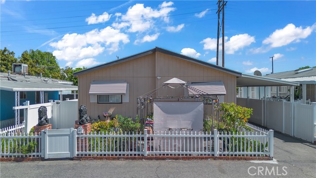 Detail Gallery Image 3 of 26 For 8681 Katella Ave #812,  Stanton,  CA 90680 - 4 Beds | 2 Baths