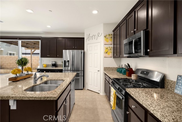 Detail Gallery Image 8 of 40 For 4337 Rima Drive, Fontana,  CA 92336 - 4 Beds | 3/1 Baths