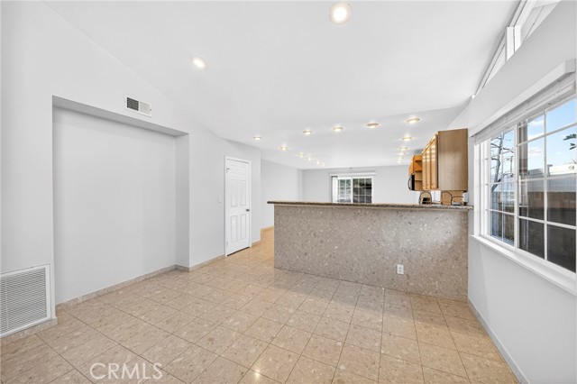 Detail Gallery Image 11 of 45 For 5267 Meadow Wood, Lakewood,  CA 90712 - 3 Beds | 2 Baths