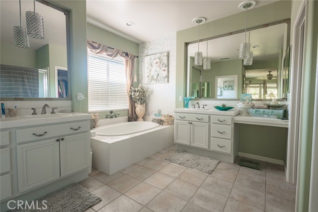 1045 Inverlochy Drive, Fallbrook CA: https://media.crmls.org/medias/0f532fc5-b0c2-425d-ba83-2c9a981926e1.jpg