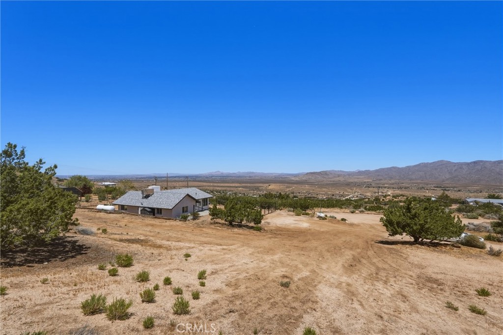 https://media.crmls.org/medias/0f53a583-b8f7-4cf8-8a61-58a527df1370.jpg?preset=X-Large