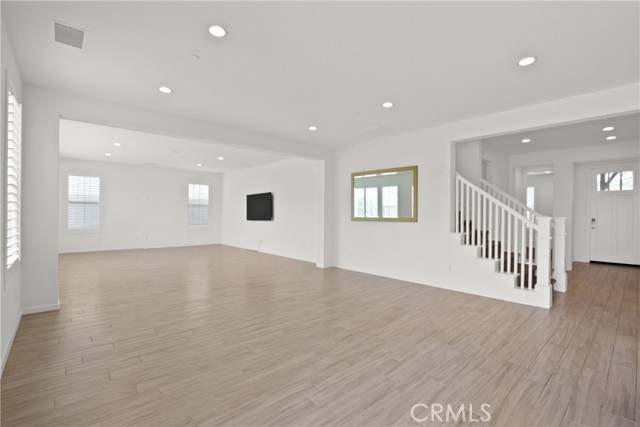 139 Yellow Daisy, Irvine CA: https://media.crmls.org/medias/0f54575b-dd10-4749-9006-178055eee959.jpg
