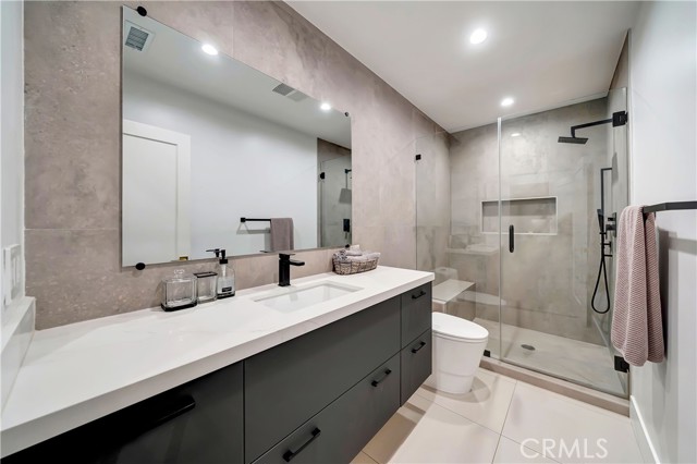 Detail Gallery Image 45 of 72 For 5355 Aldea Ave, Encino,  CA 91316 - 5 Beds | 5/1 Baths