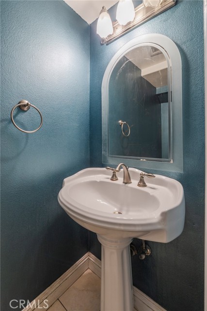 Detail Gallery Image 35 of 41 For 4445 W 163rd St., Lawndale,  CA 90260 - 4 Beds | 3/1 Baths
