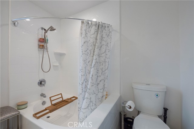 Detail Gallery Image 7 of 20 For 6103 Michelson St, Lakewood,  CA 90713 - 6 Beds | 4 Baths