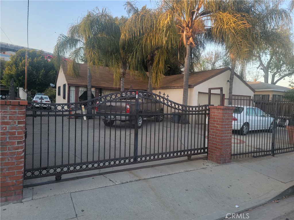 3855 W 104th Street, Inglewood, CA 90303