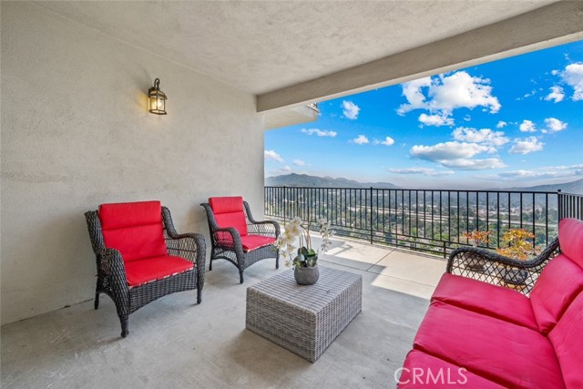 Detail Gallery Image 15 of 37 For 2102 La Canada Crest Dr #B,  La Canada Flintridge,  CA 91011 - 3 Beds | 2 Baths