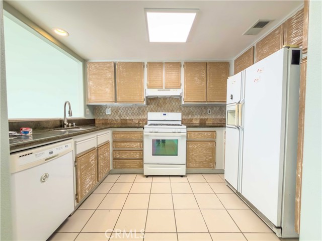 Detail Gallery Image 20 of 41 For 22373 Mission Cir, Chatsworth,  CA 91311 - 2 Beds | 2 Baths