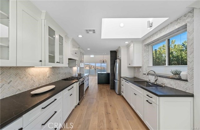 23625 Summit Drive, Calabasas CA: https://media.crmls.org/medias/0f586c42-13ba-4245-bd01-85d1bcf5b4de.jpg