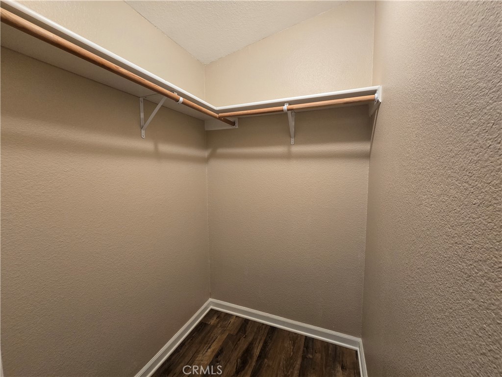 https://media.crmls.org/medias/0f58ab24-c892-4fb0-9067-417a34ebf63f.jpg?preset=X-Large