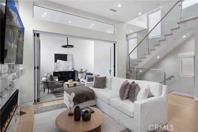 Detail Gallery Image 4 of 26 For 508 1/2 Acacia, Corona Del Mar,  CA 92625 - 2 Beds | 2/1 Baths