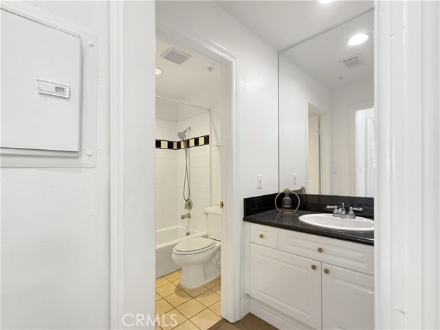 Detail Gallery Image 9 of 20 For 255 N Michigan Ave #4,  Pasadena,  CA 91106 - 3 Beds | 3 Baths