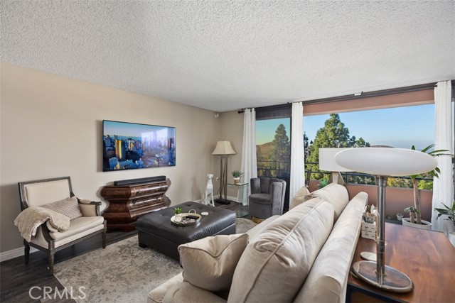 Detail Gallery Image 10 of 32 For 24055 Paseo Del Lago #303,  Laguna Woods,  CA 92637 - 2 Beds | 2 Baths