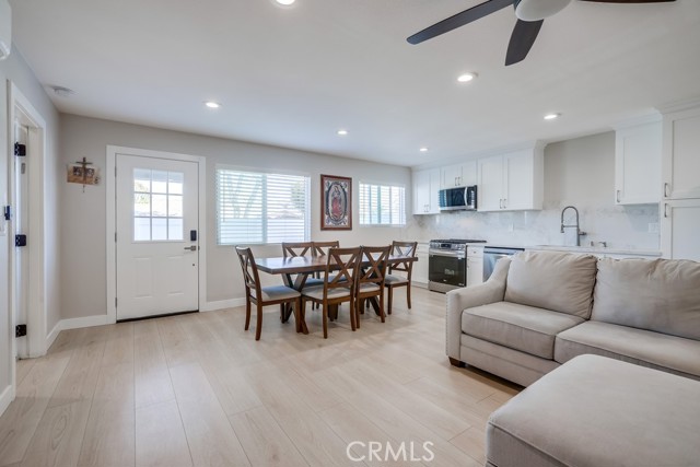 824 S Dune Street, Anaheim CA: https://media.crmls.org/medias/0f590b8c-d9da-44eb-ad55-1e5d3dd9d02f.jpg