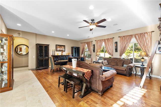 Detail Gallery Image 12 of 55 For 43856 Carentan, Temecula,  CA 92592 - 4 Beds | 2/1 Baths