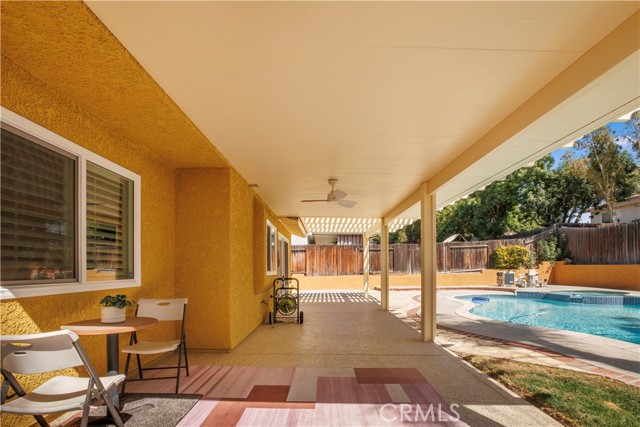 22705 Robin Way, Grand Terrace CA: https://media.crmls.org/medias/0f5a07da-c00c-444b-ad90-e3899df92da1.jpg