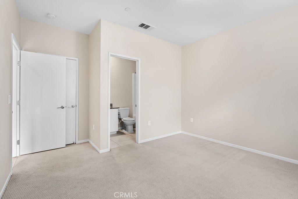 https://media.crmls.org/medias/0f5a236b-5738-4053-ab21-47dd61bcc787.jpg?preset=X-Large