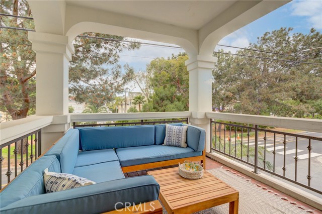 1050 Ardmore Avenue, Hermosa Beach, California 90254, 4 Bedrooms Bedrooms, ,3 BathroomsBathrooms,Residential,Sold,Ardmore,SB22036775