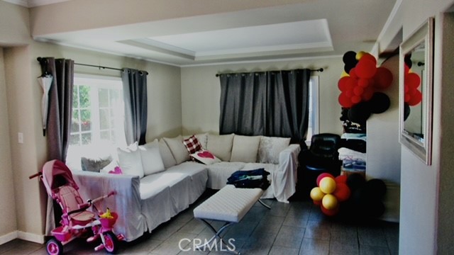 https://media.crmls.org/medias/0f5b7bde-754b-4955-be16-4e1388a368cf.jpg?preset=X-Large