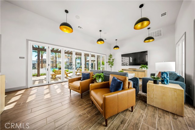 Detail Gallery Image 18 of 23 For 2864 via Dolomito, Camarillo,  CA 93012 - 2 Beds | 2/1 Baths