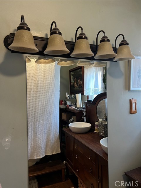 9312 Garden View Avenue, South Gate CA: https://media.crmls.org/medias/0f5b8d86-a528-429d-b1e9-a1016129d19c.jpg