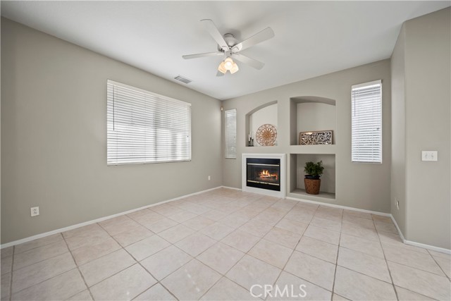 Detail Gallery Image 7 of 43 For 28412 Mayfair Dr, Valencia,  CA 91354 - 3 Beds | 2/1 Baths