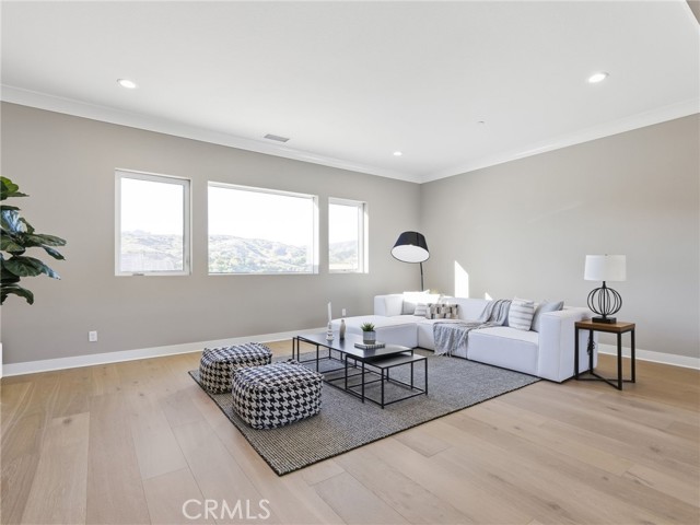 Detail Gallery Image 22 of 41 For 11913 Red Hawk Ln, Porter Ranch,  CA 91326 - 5 Beds | 5/1 Baths