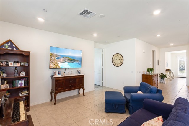 4071 E Amigos Privado, Ontario CA: https://media.crmls.org/medias/0f5cfc64-645d-44c2-b492-9314951210d1.jpg