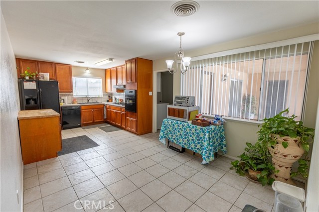 Detail Gallery Image 9 of 41 For 1191 W Avenue J-11, Lancaster,  CA 93534 - 4 Beds | 3 Baths