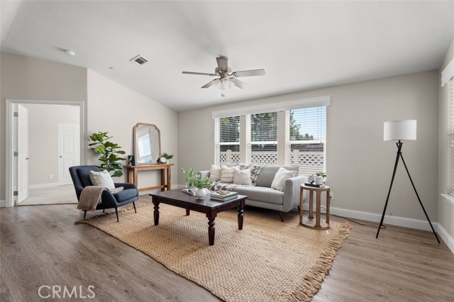 2239 Black Canyon Rd, Ramona CA: https://media.crmls.org/medias/0f5d3274-f326-4863-ab34-00777e960fcc.jpg